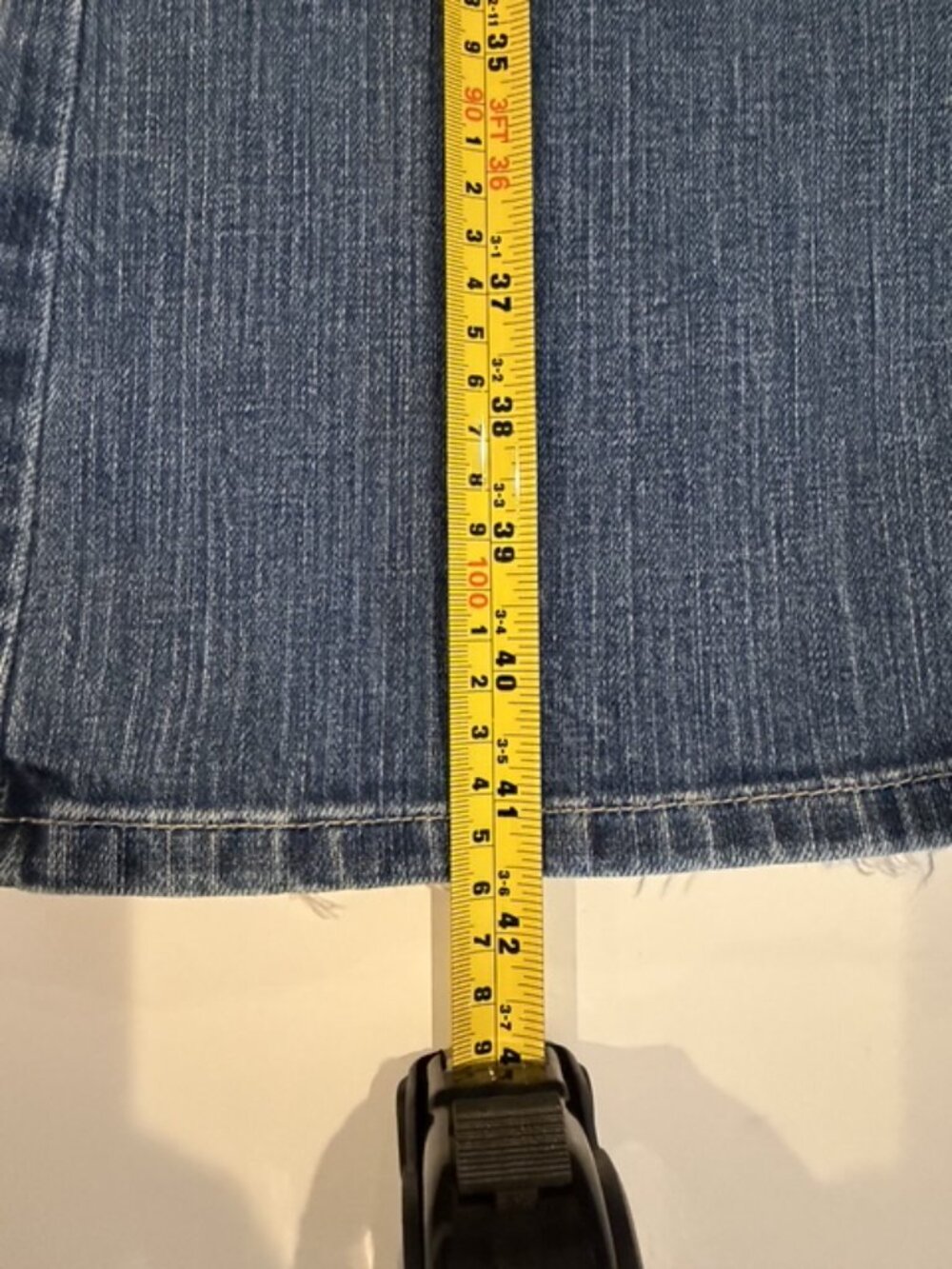 Guess brand jeans with western style rivet detailing - Picture 9 of 12